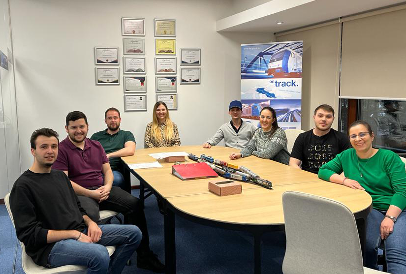 (from left) Vlad Tudorache (Traktion Engineer), Daniel Oancea (Traffic & Wagon Fleet Manager), Adrian Bunea (Head of Operations), Irina Enache (Traffic Coordinator), Alex Luchian (Sales – Key Account), Ioana Diaconu (Head of Human Resources), Vlad Vintila (Traffic Coordinator), Simona Necula (Senior accountant & controller)